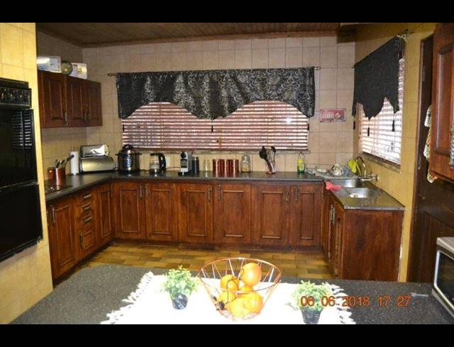 4 BEDROOM HOUSE FOR SALE IN PRESIDENTSDAM